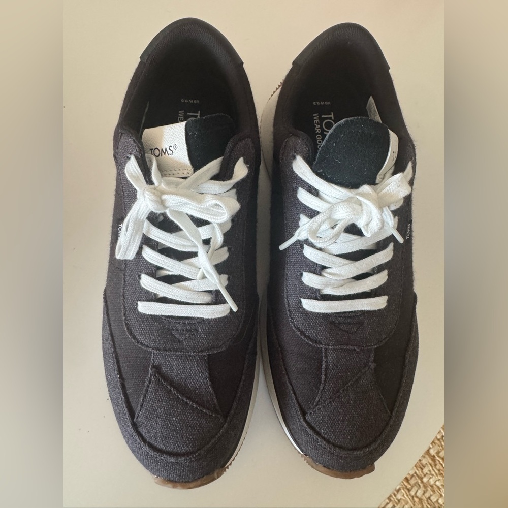 TOMS women’s Black Sneakers 9.5